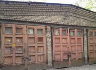 Sukulaiset perivät sedältään vanhan autotallin – autotallin sisältä he tekevät uskomattoman löydön.